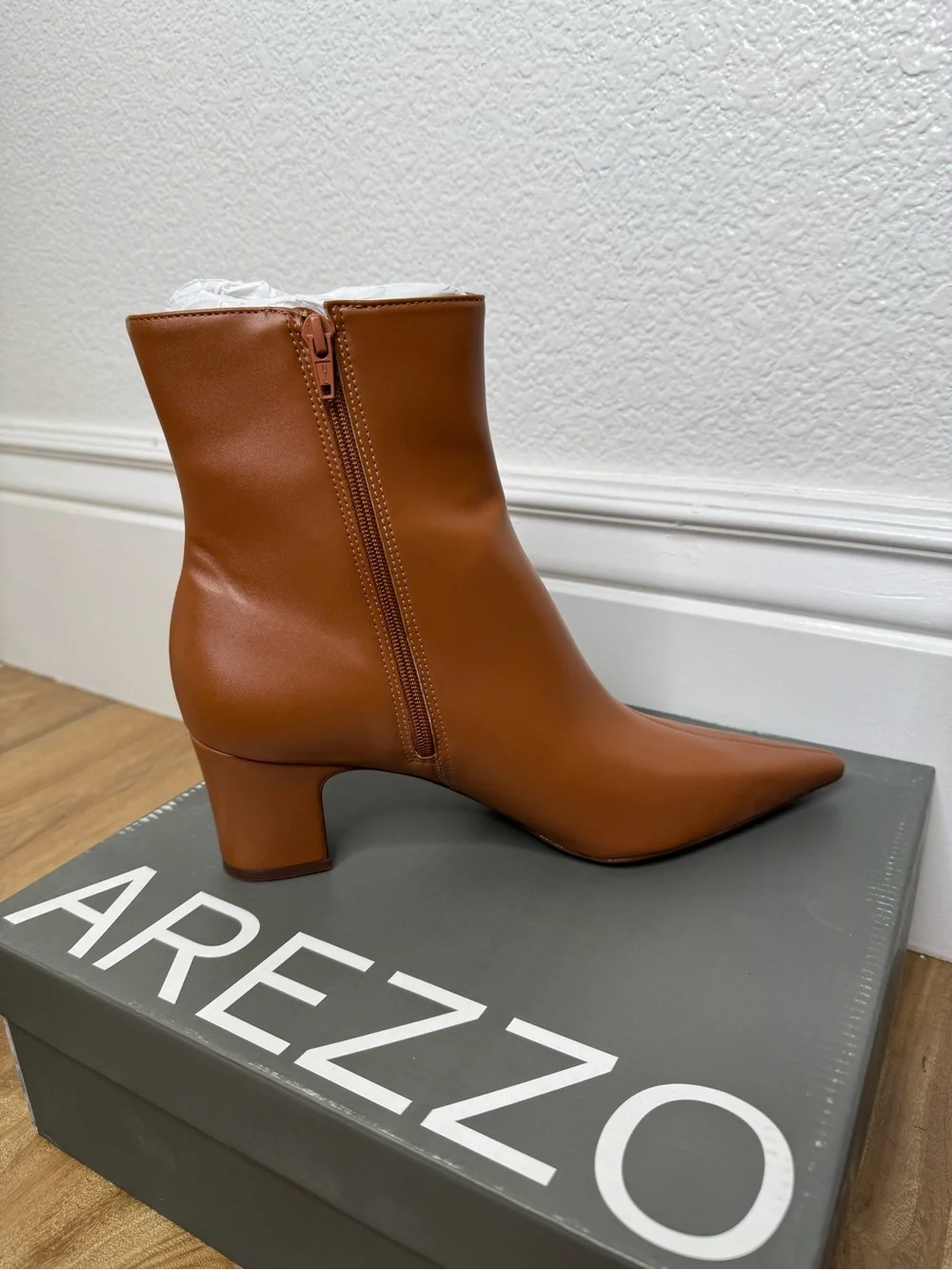 NWT Womens Arezzo Jenna mid block leather boot